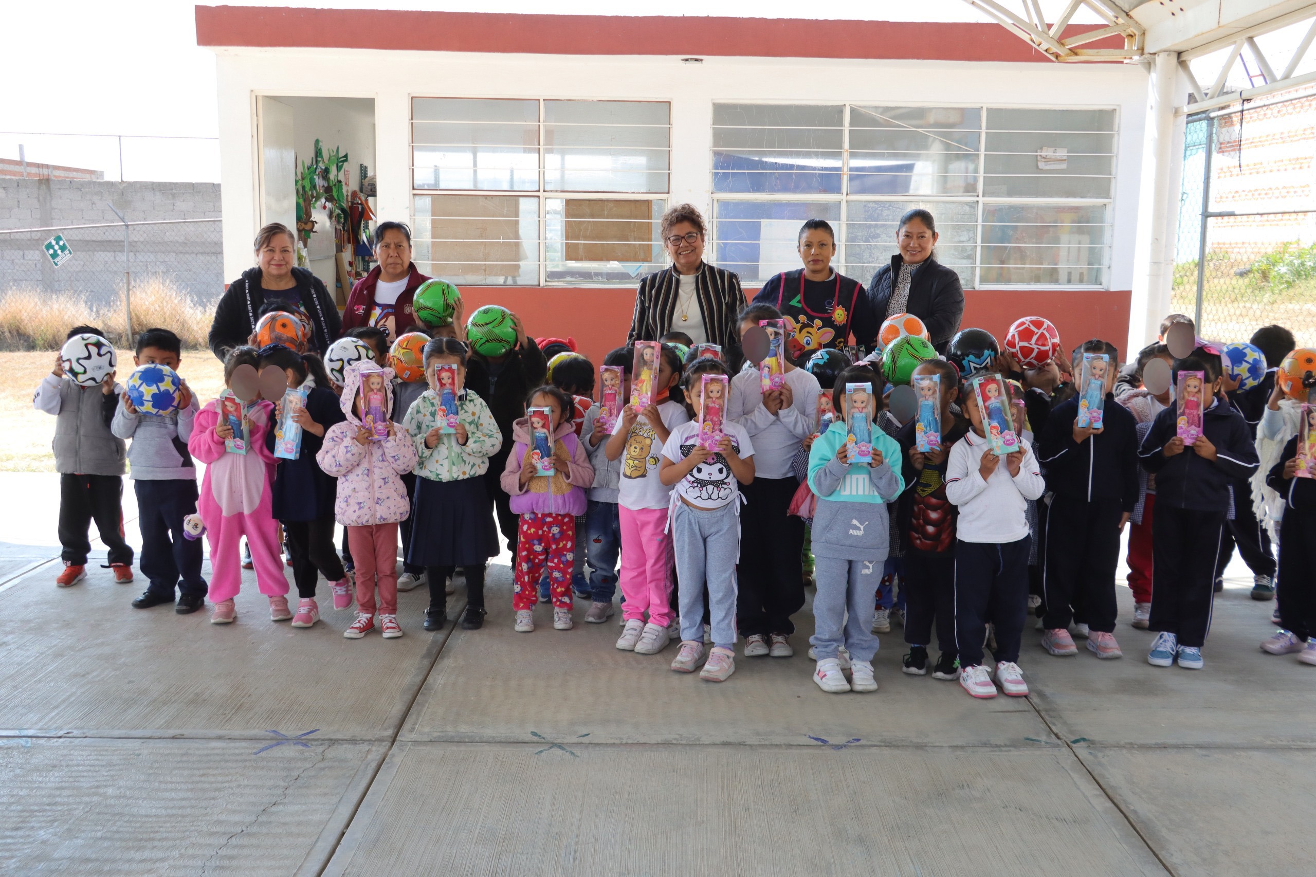 sndif cuautlancingo entrega juguetes 4