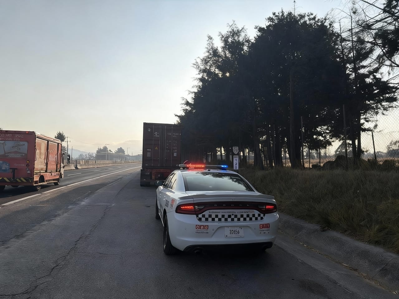 Guardia Nacional asegura semirremolque robado y localiza tractocamión abandonado