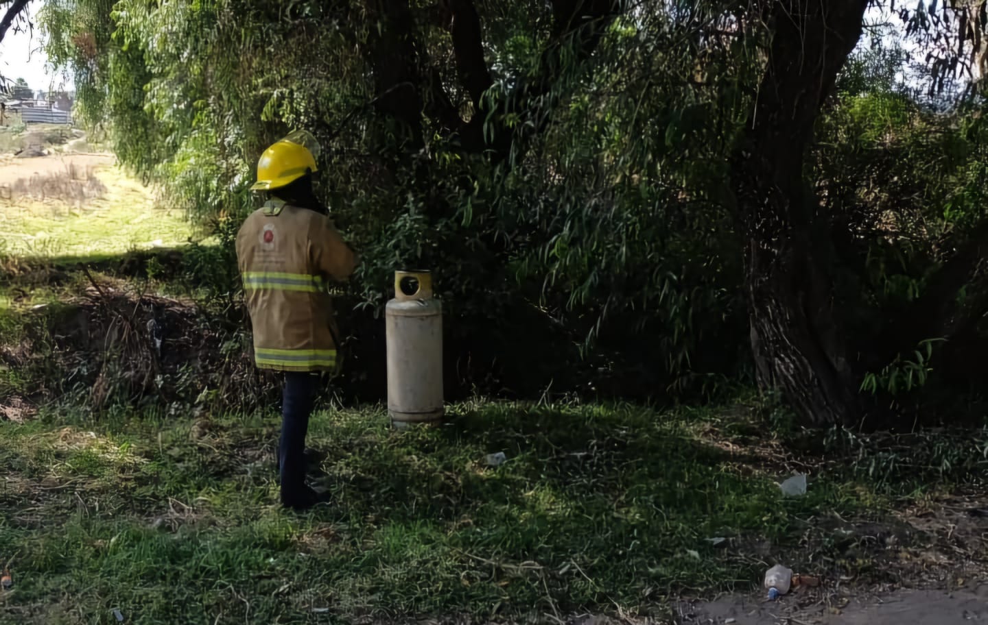 Protección Civil de San Pedro Cholula retira cilindros de gas LP en mal estado para prevenir accidentes