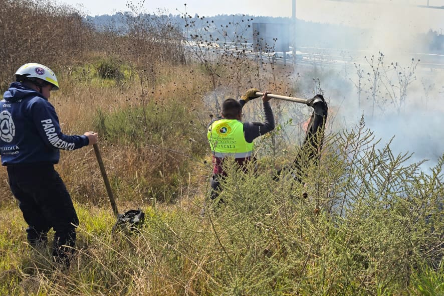 Incendio en autopista Puebla–Tlaxcala fue controlado a tiempo en Acuitlapilco