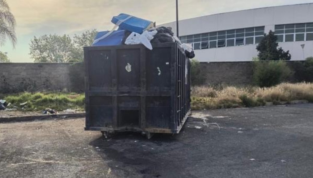 Limpieza permanente en el Complejo Médico del Sur