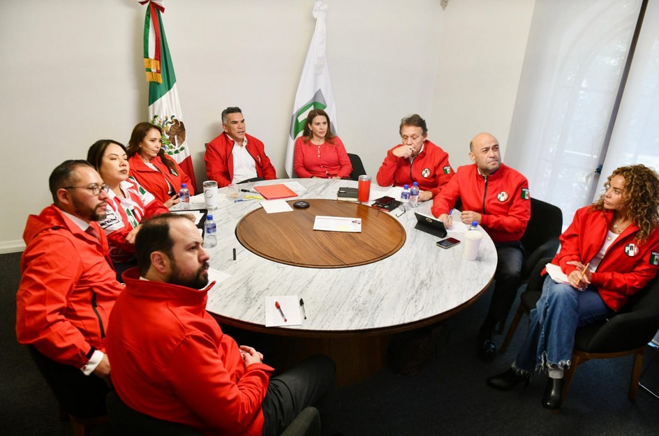 Alejandro Moreno evalúa al PRI y manda mensaje de fuerza nacional