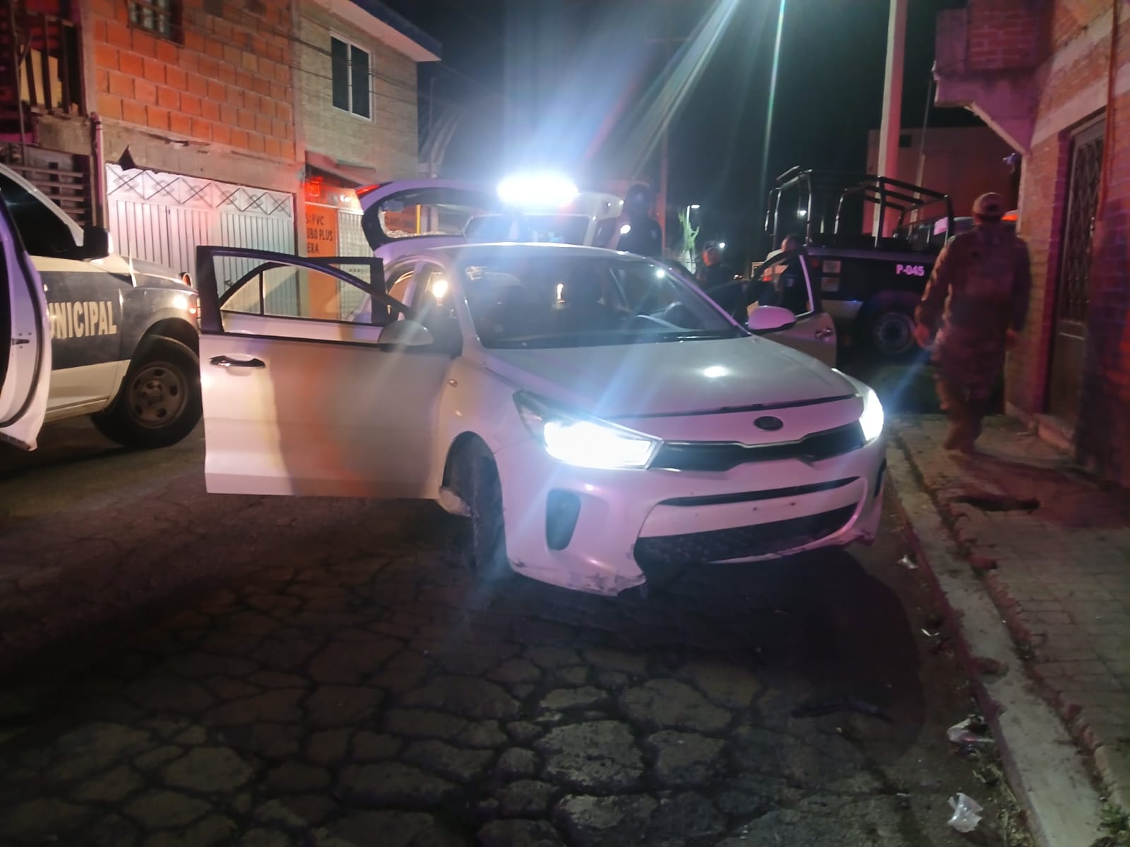 COMUNICADO OFICIAL-Detienen a hombre que atento con arma de fuego a uniformados