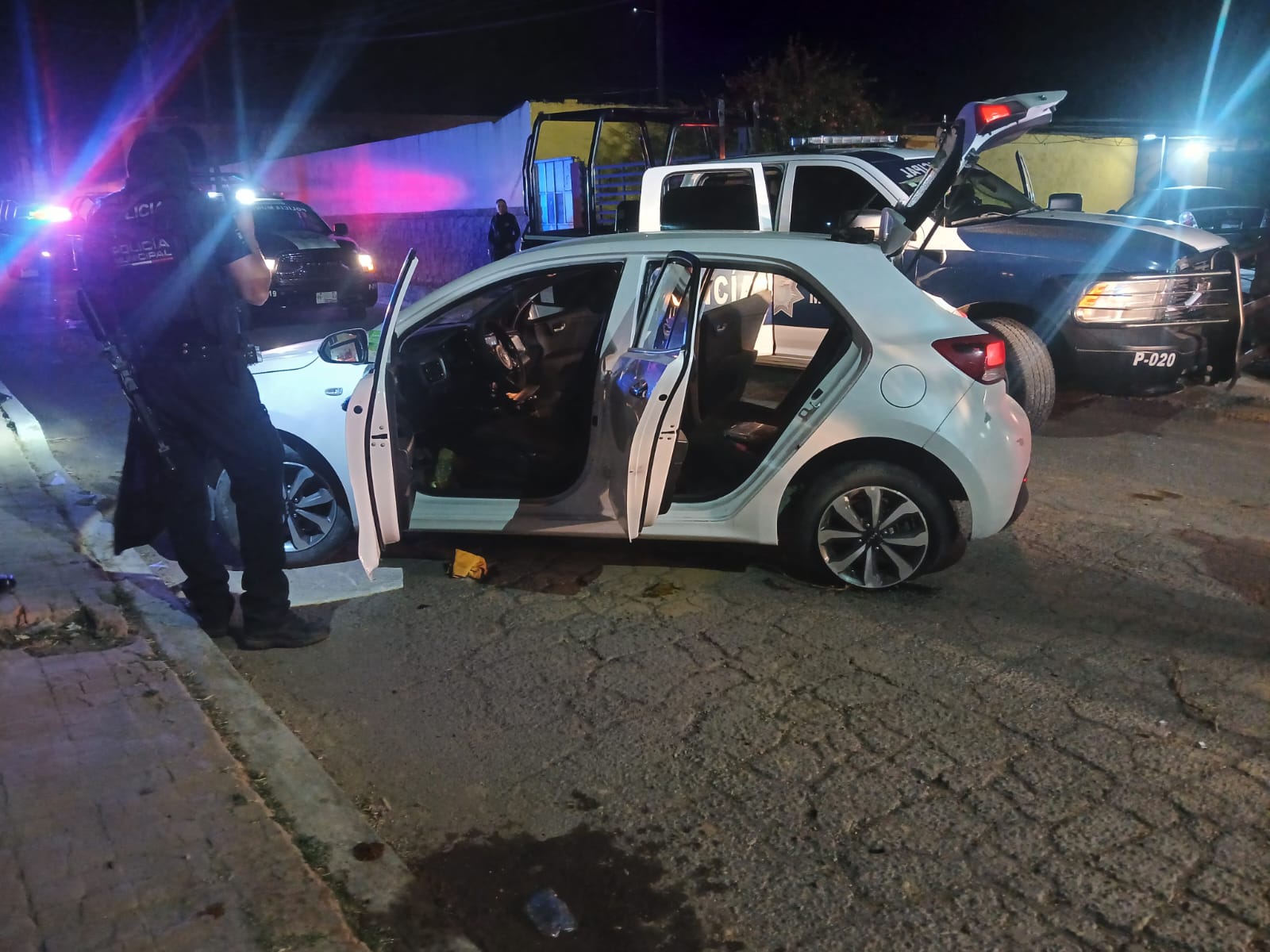 COMUNICADO OFICIAL-Detienen a hombre que atento con arma de fuego a uniformados