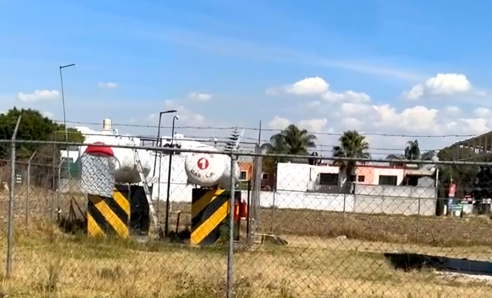 Autoridades federales clausuran gasolinera en Cuautlancingo tras operativo por presunto uso de gas ilegal