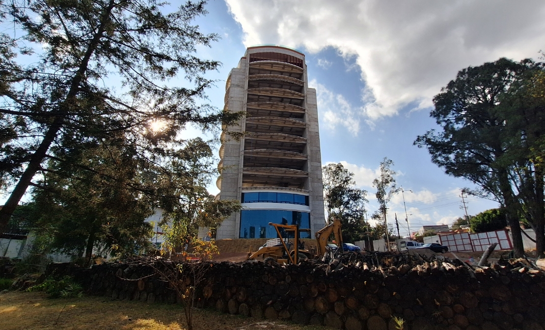 "Educación con derechos, no con colectas": Colectiva exige transparencia a la UATx por Torre de Rectoría