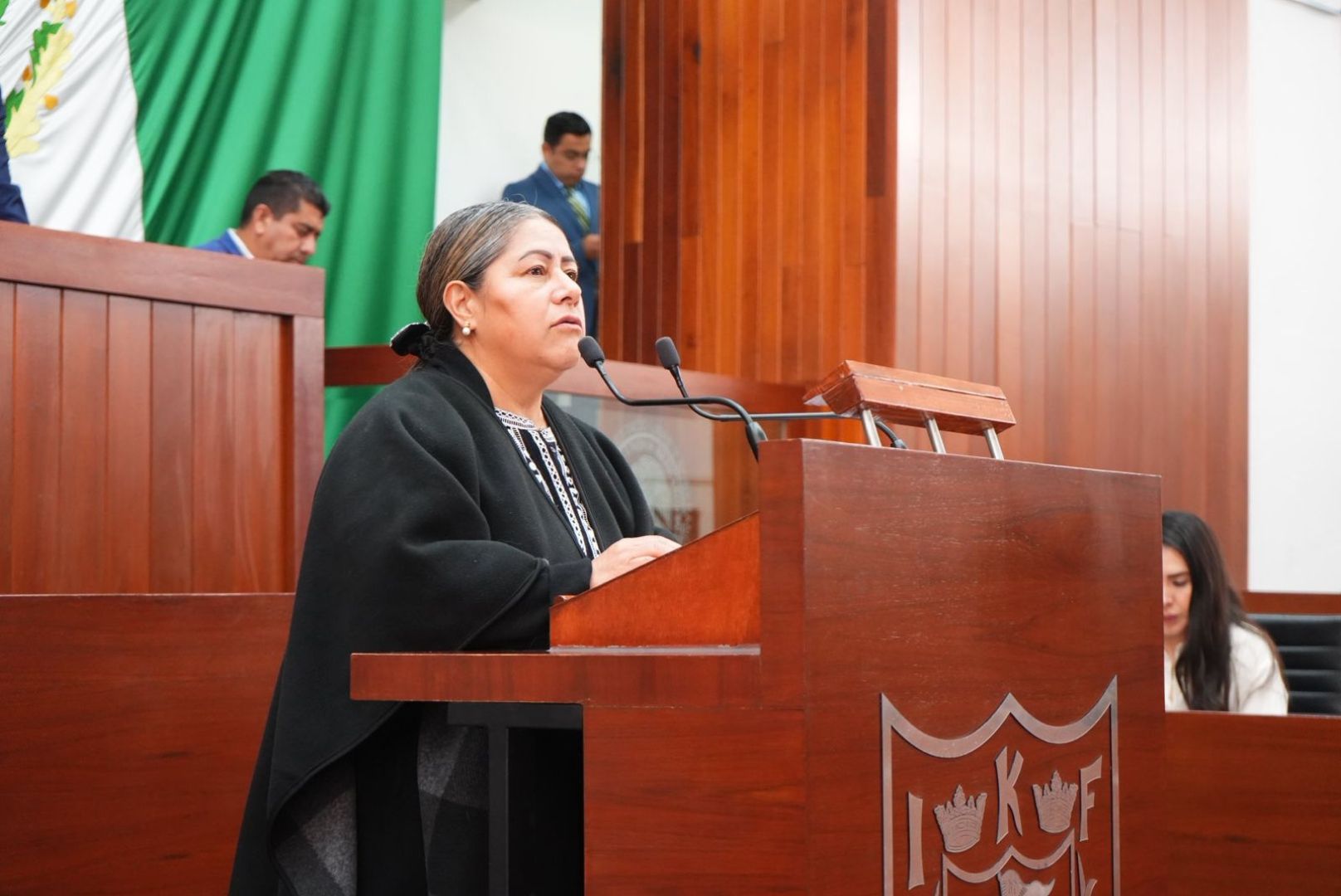 Desde Congreso exigen a gobernadora rinda cuentas sobre viaje a España