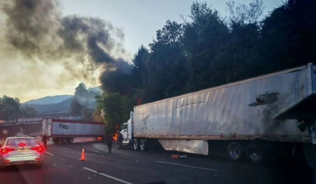 Accidente en la autopista México-Toluca moviliza a emergencias