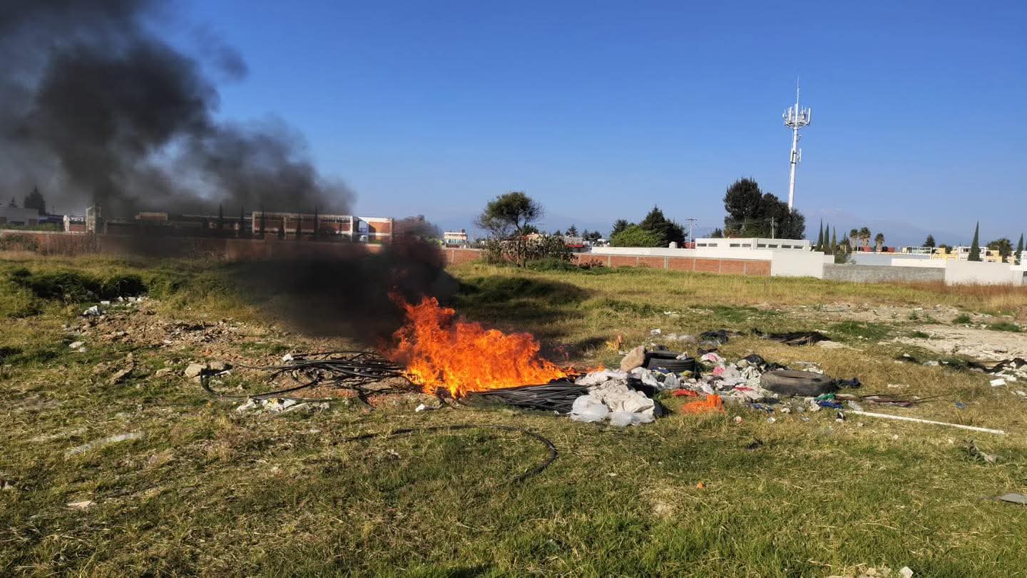 Bomberos de Cuautlancingo sofocan incendio de pastizal en Bello Horizonte