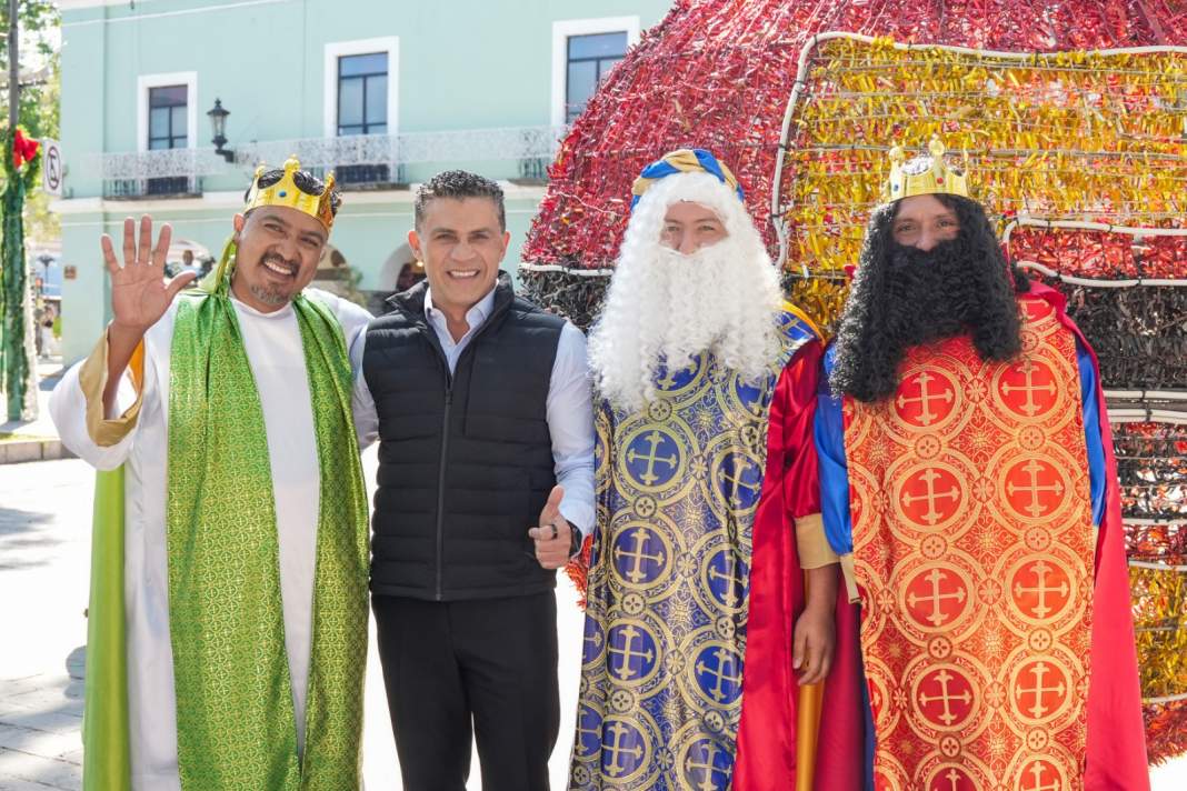 Reyes Magos recorren Tlaxcala y llenan de alegría a niñas y niños