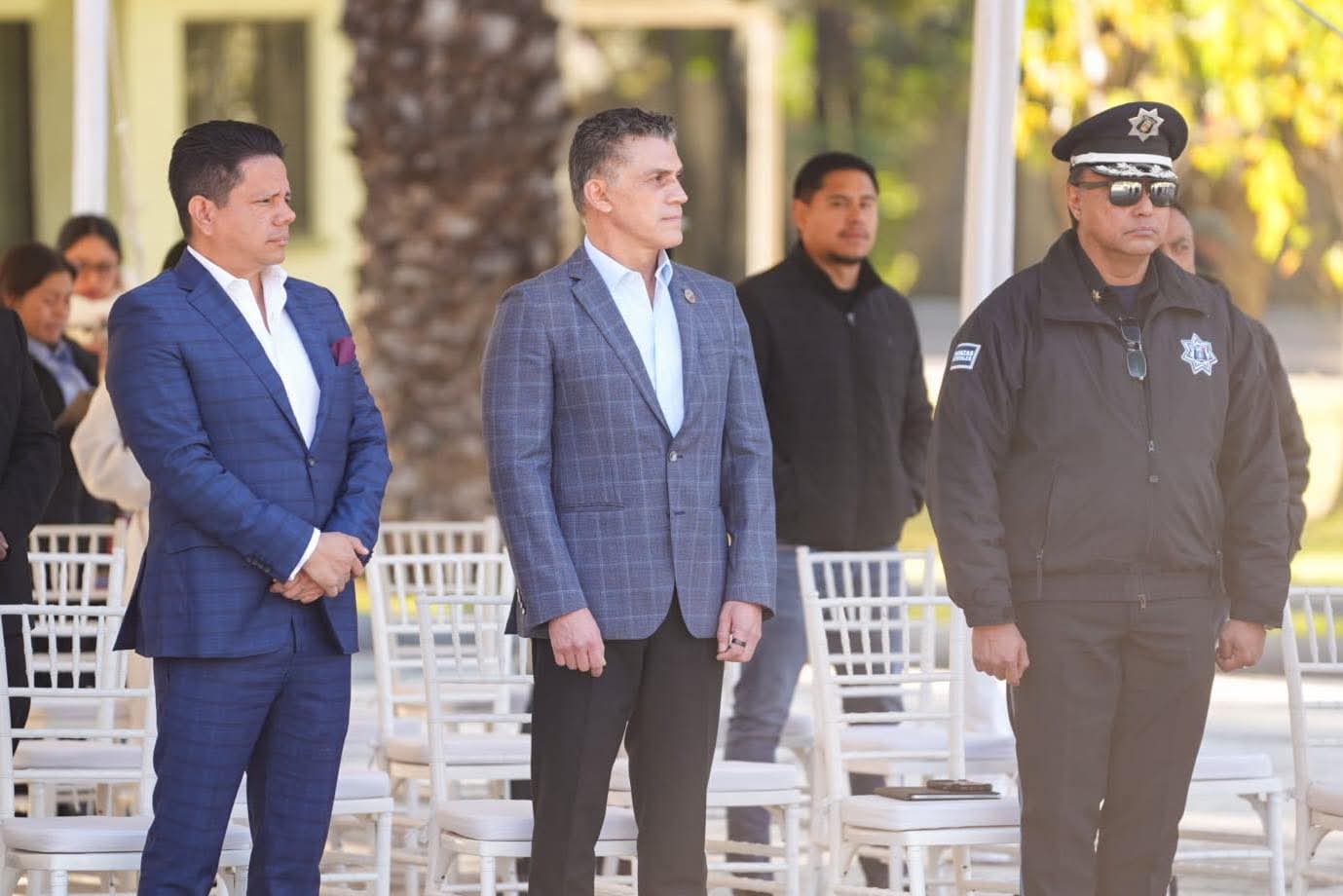 Con pie izquierdo recibe Alfonso Sánchez García al nuevo año en encuestas