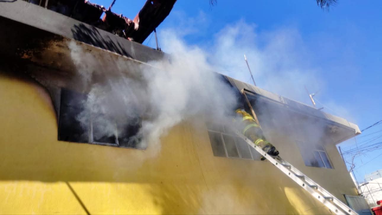 Bomberos sofocan incendio en vivienda de la colonia Nuevo León sin registro de personas lesionadas