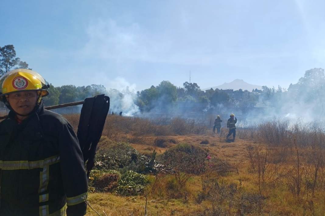 Incendio en ISSSTE Tizatlán es controlado a tiempo por policías y bomberos