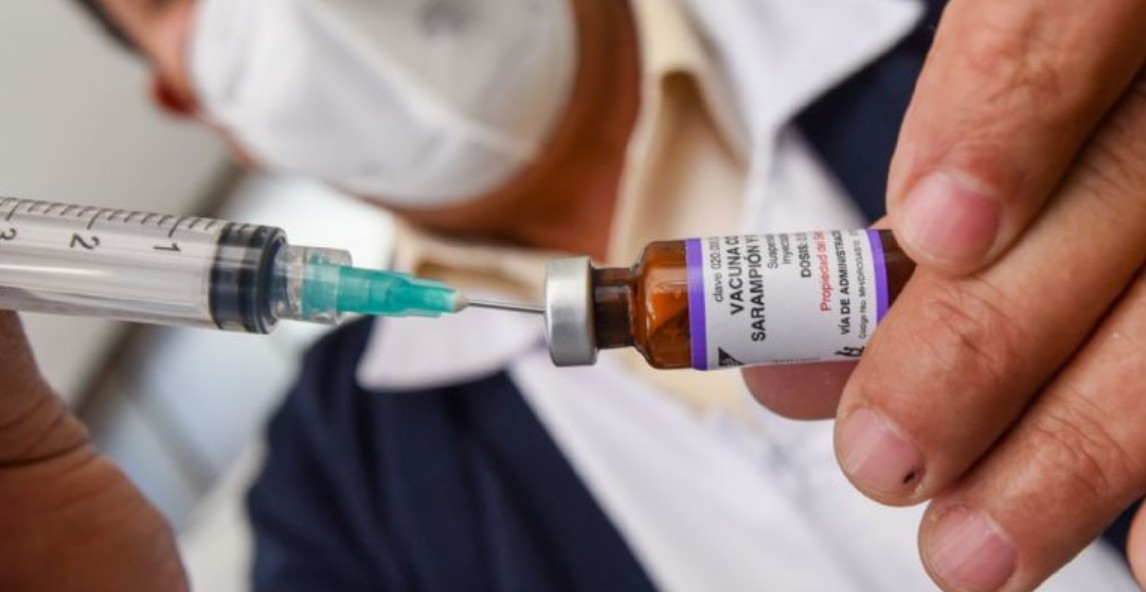 ¿A qué edad se pone la vacuna del sarampión en México?