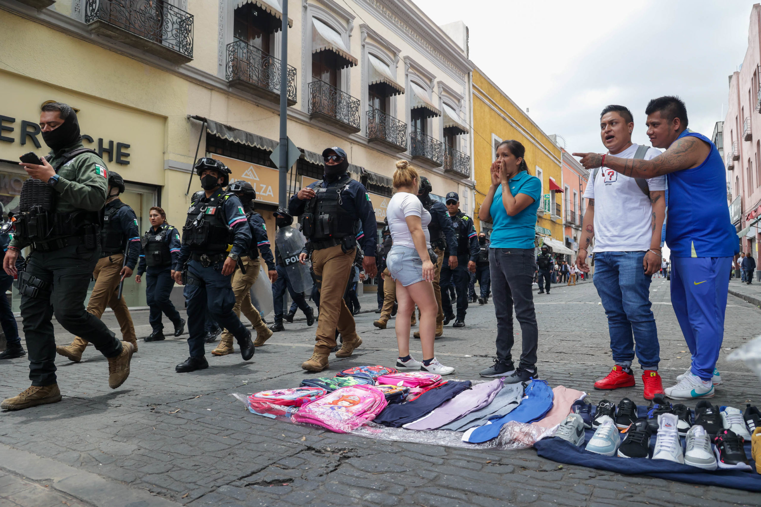 Amparos frenan retiro de ambulantes en el Centro Histórico de Puebla