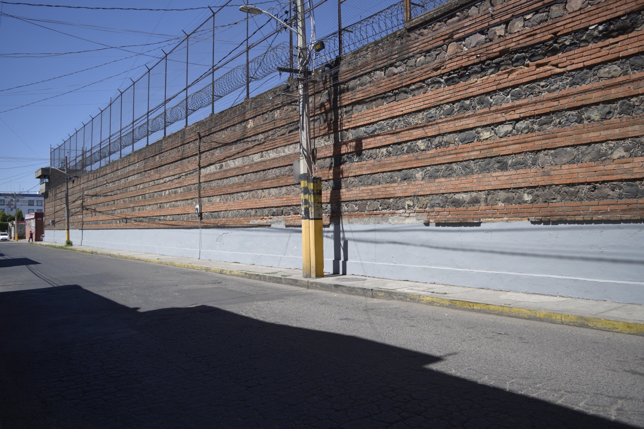 Refuerzan operativo interinstitucional tras evasión de interno en penal de San Pedro Cholula