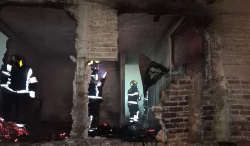 Estrendo despierta a vecinos y desata operativo de emergencia