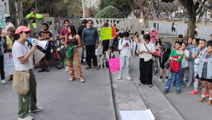 Se manifiestan contra retiro de árboles para construcción de cablebús 