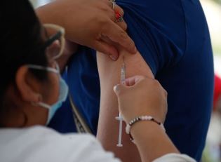 Tlaxcala enfrenta 27 casos de sarampión y arranca vacunación masiva en universidades