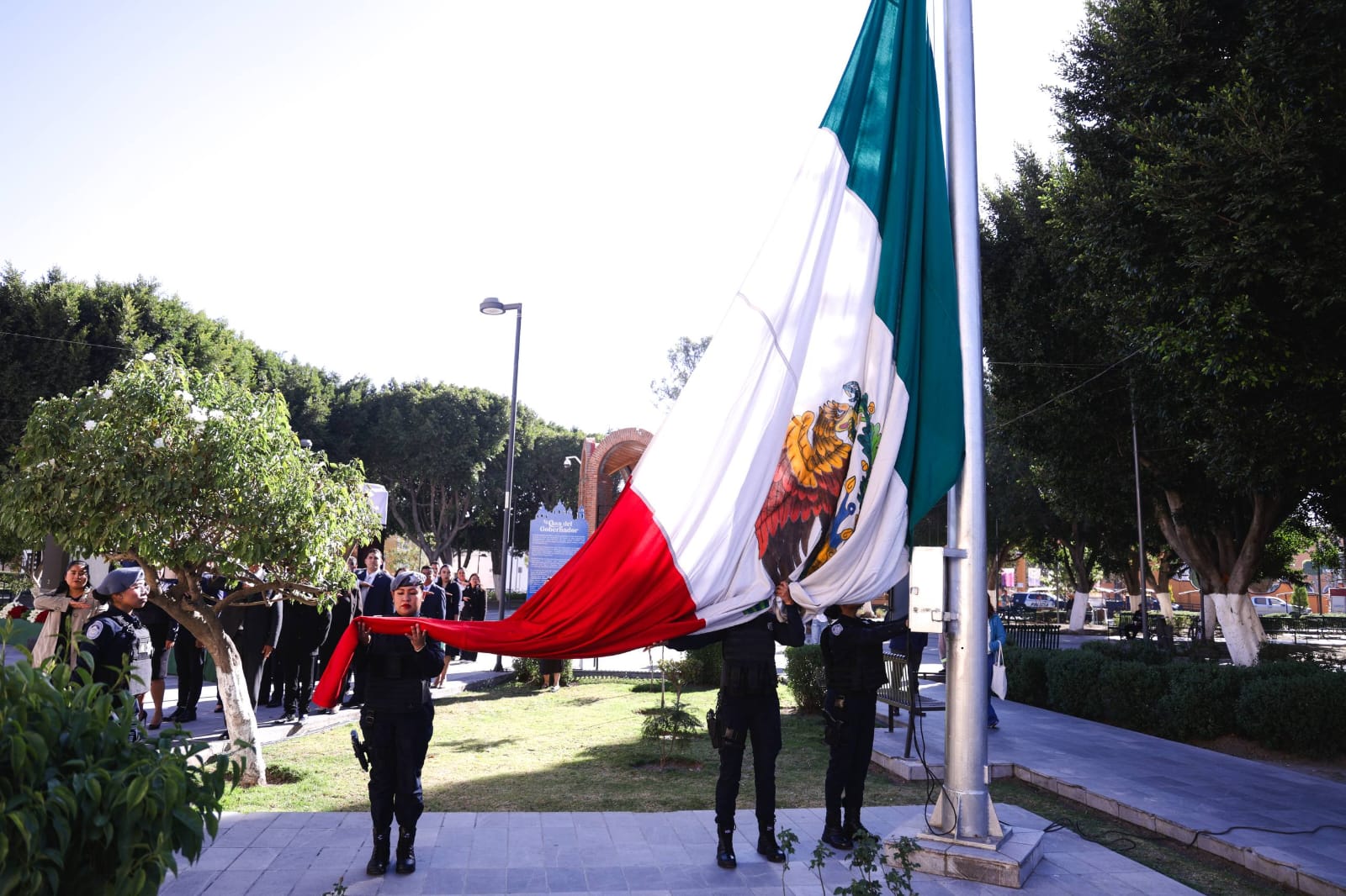 Encabeza Lupita Cuautle conmemoración del Día de la Bandera en San Andrés Cholula