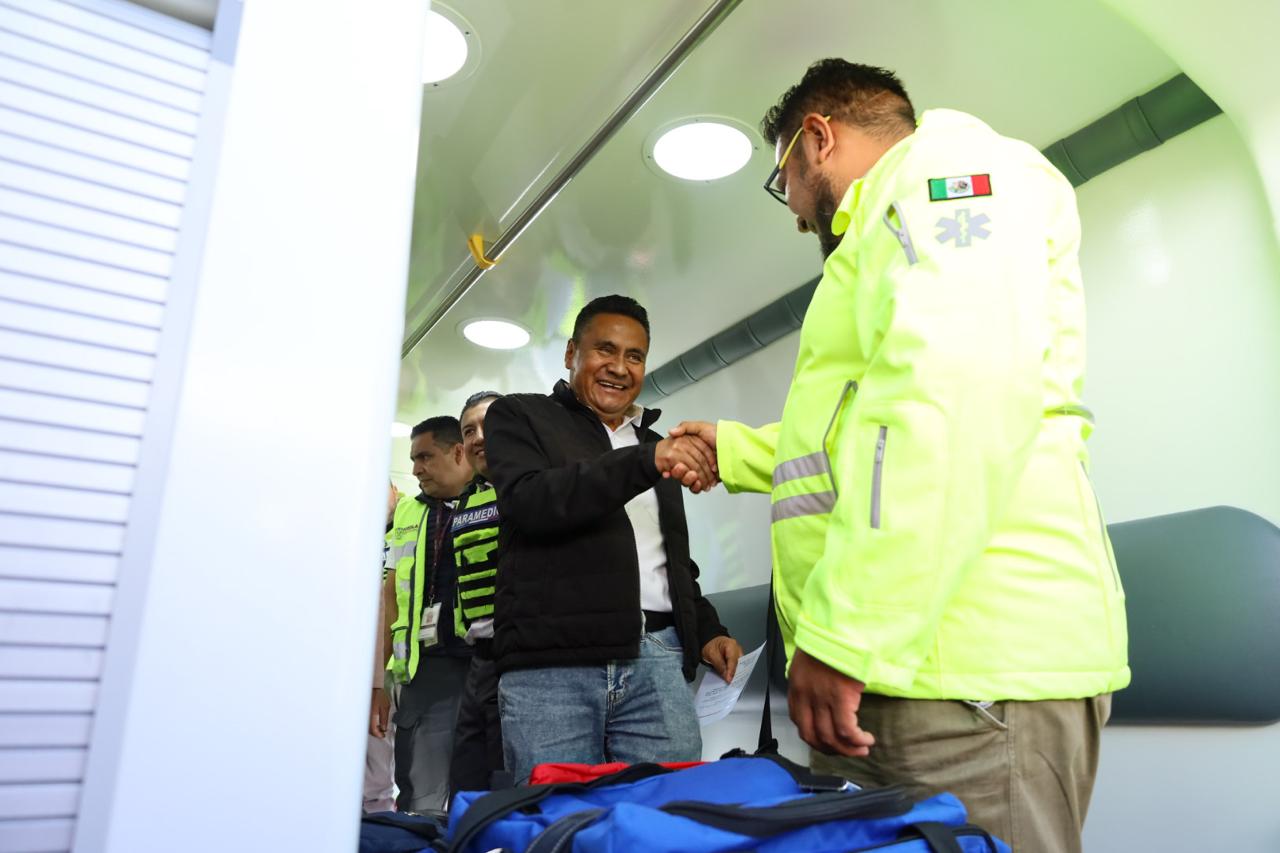 Entrega SUMA ambulancia para servicios médicos en Coronango
