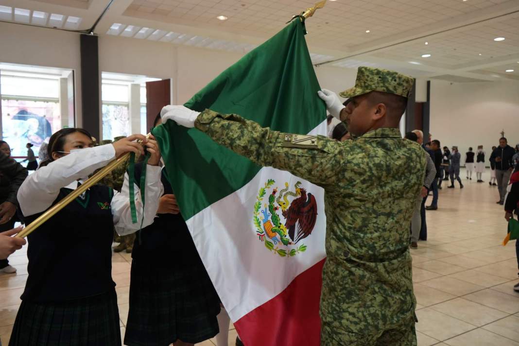 Tlaxcala honra a militares caídos y llama a defender la patria con unidad y firmeza