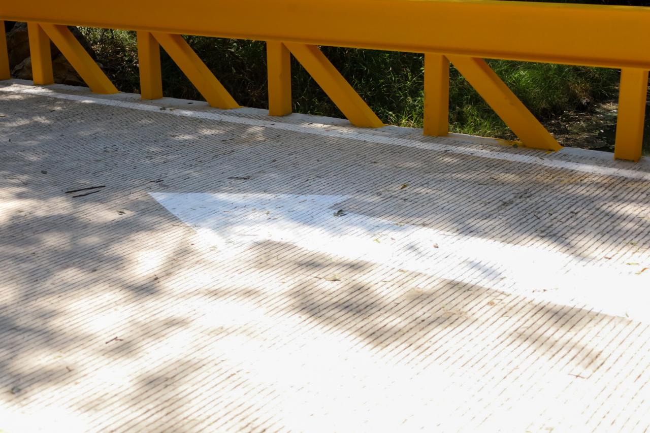 Entrega Armando Aguirre dos puentes en beneficio de productores