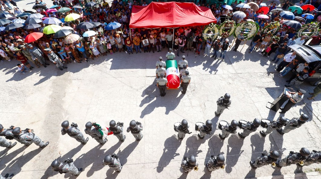 Guardia Nacional rinde honores a sargento originario de Chicontla