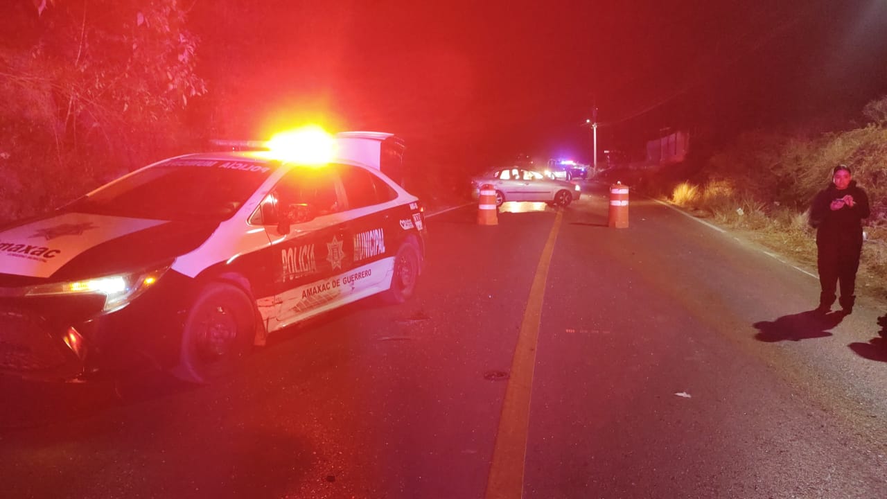 Motociclista choca contra patrulla en Amaxac; cerraron circulación por más de una hora