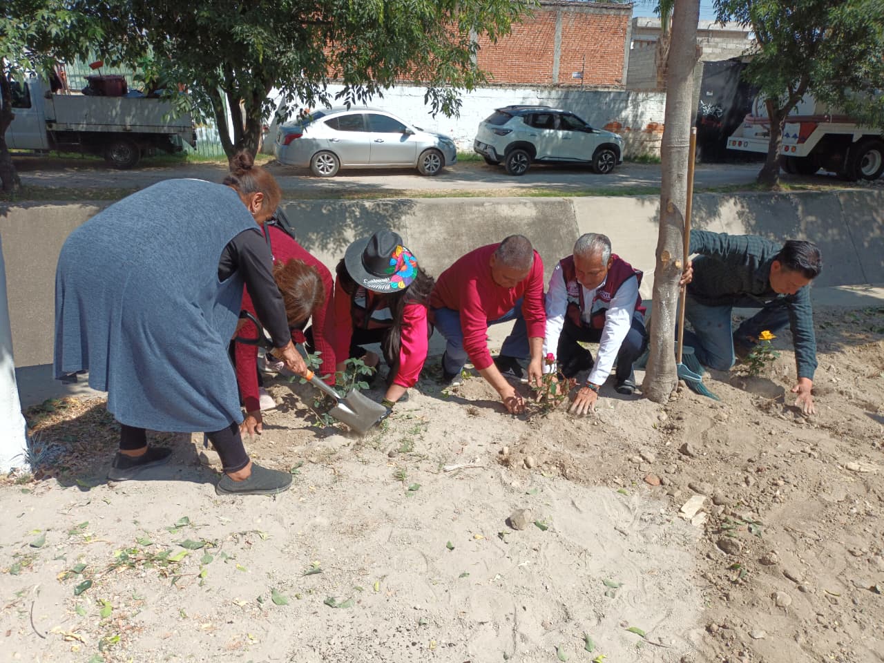 Con participación ciudadana, Tonantzin Fernández impulsa faena en Momoxpan