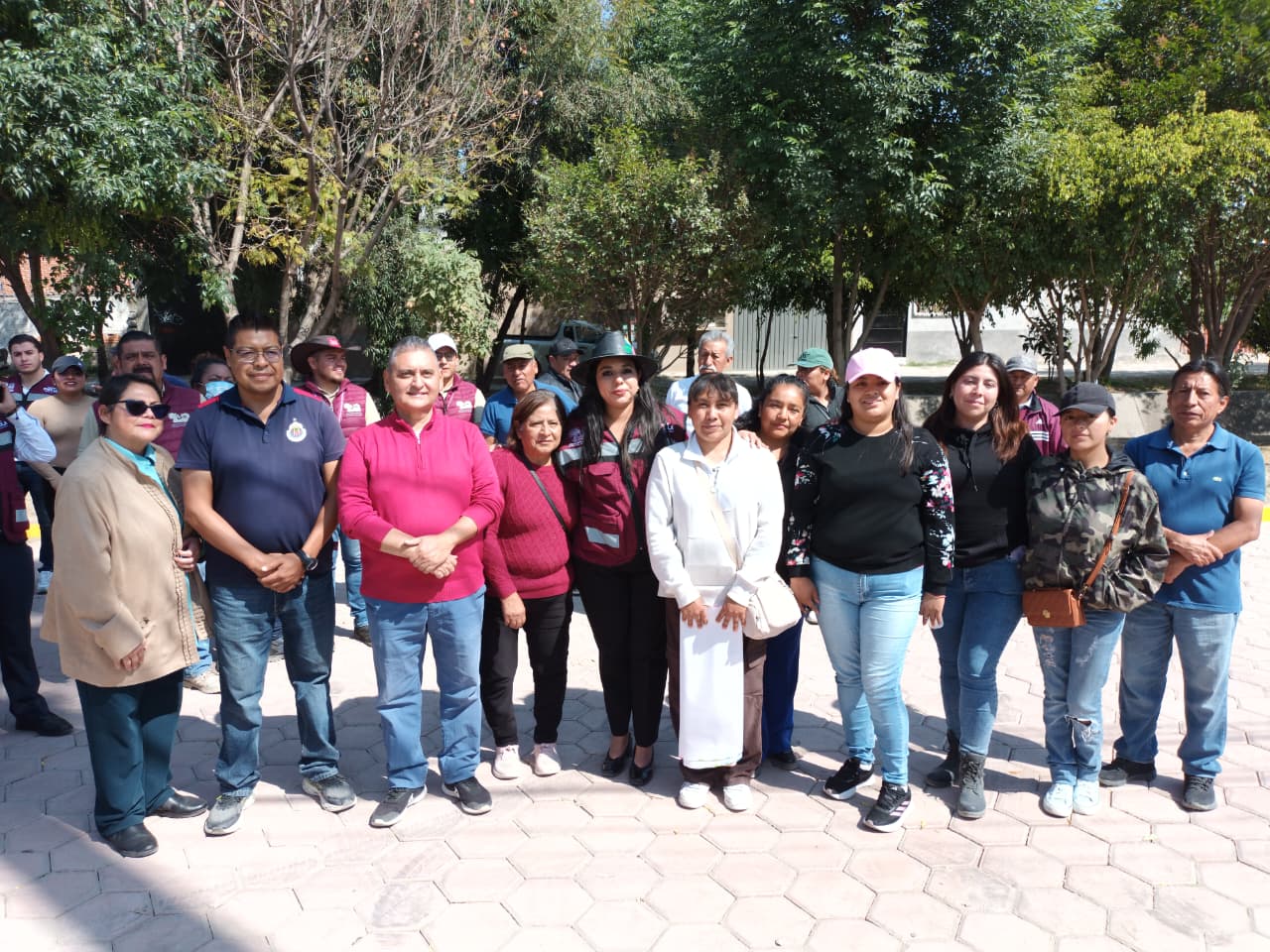 Con participación ciudadana, Tonantzin Fernández impulsa faena en Momoxpan