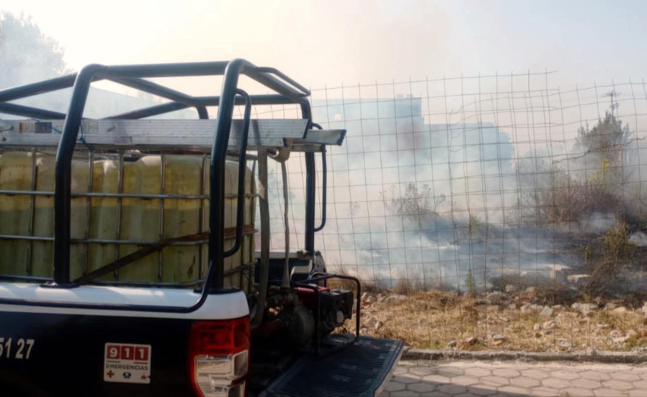Bomberos atienden reportes por fuga de gas e incendio de pastizal en distintos puntos de Cuautlancingo