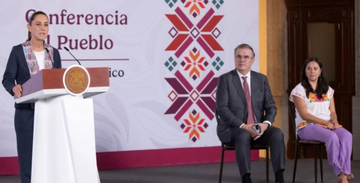 Claudia Sheinbaum durante una conferencia sobre el T-MEC.