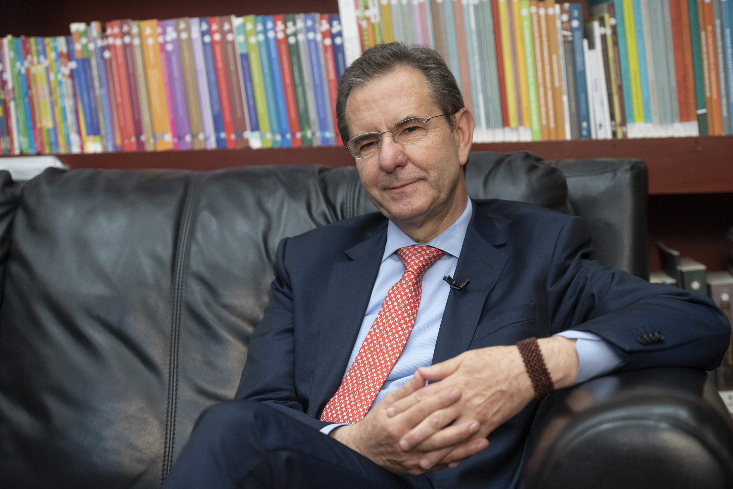 Esteban Moctezuma durante su ratificación como embajador de México ante la Unión Europea.