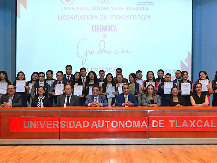 Graduación de estudiantes de Criminología de la UATx.