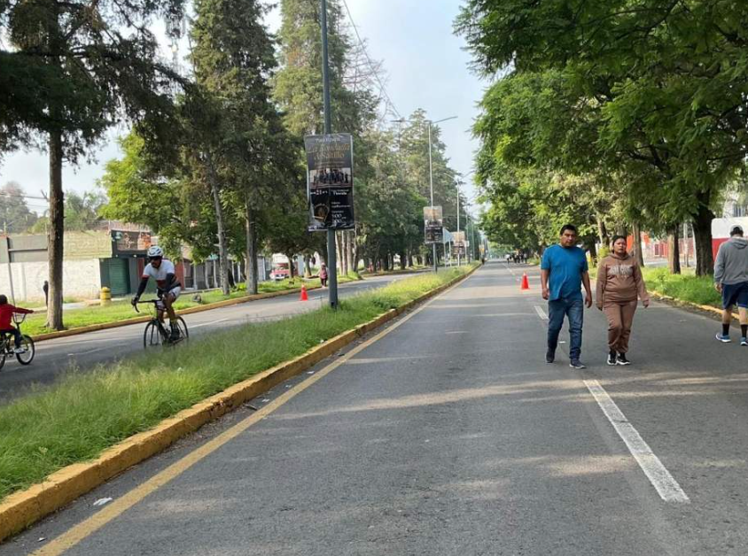 Familias y ciclistas participan en Muévete Tlaxcala.