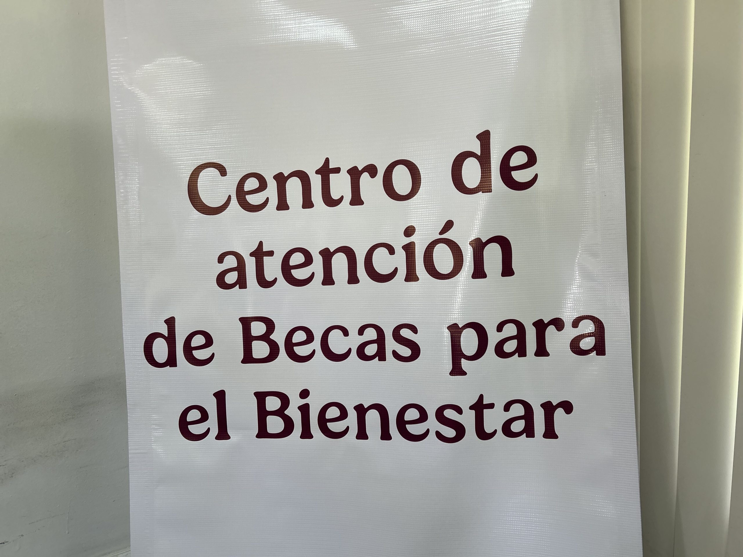 Entrega de tarjetas de la Beca Rita Cetina en Tlaxcala.