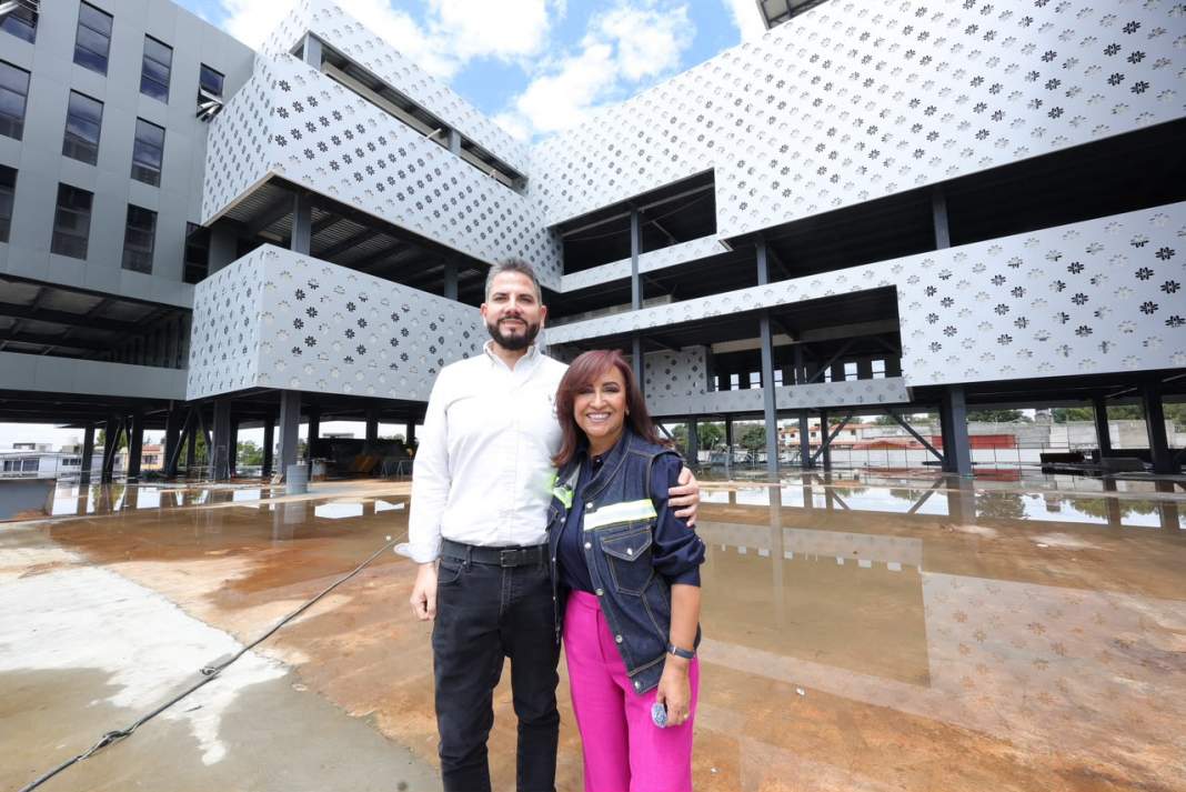 Gobernadora Lorena Cuéllar durante recorrido en la nueva Ciudad Administrativa.