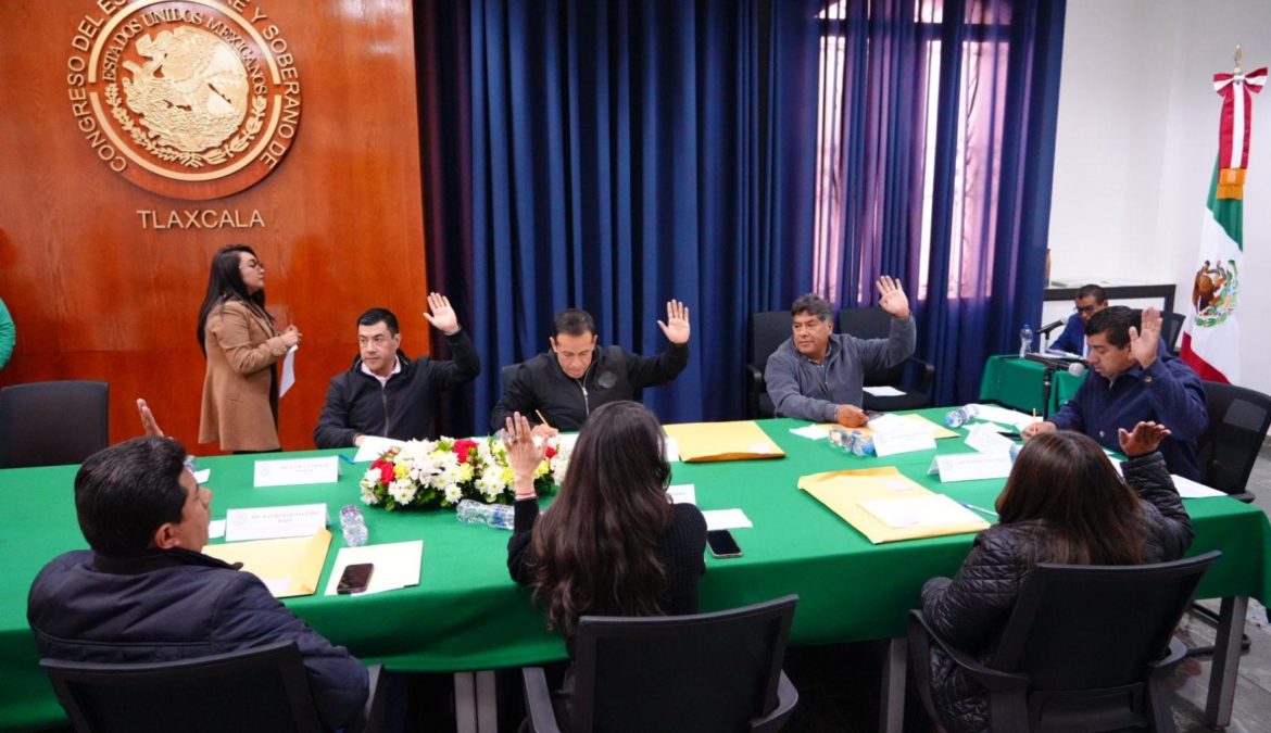 Diputado durante sesión del Congreso de Tlaxcala.
