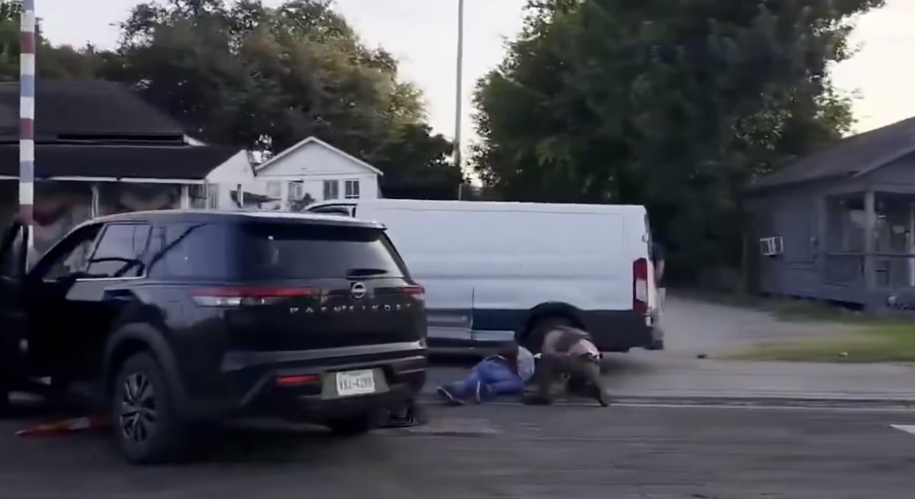 Agentes de ICE durante un operativo migratorio en Estados Unidos.