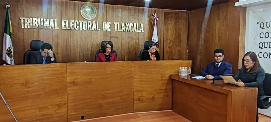 Magistrados del TET durante una sesión pública.