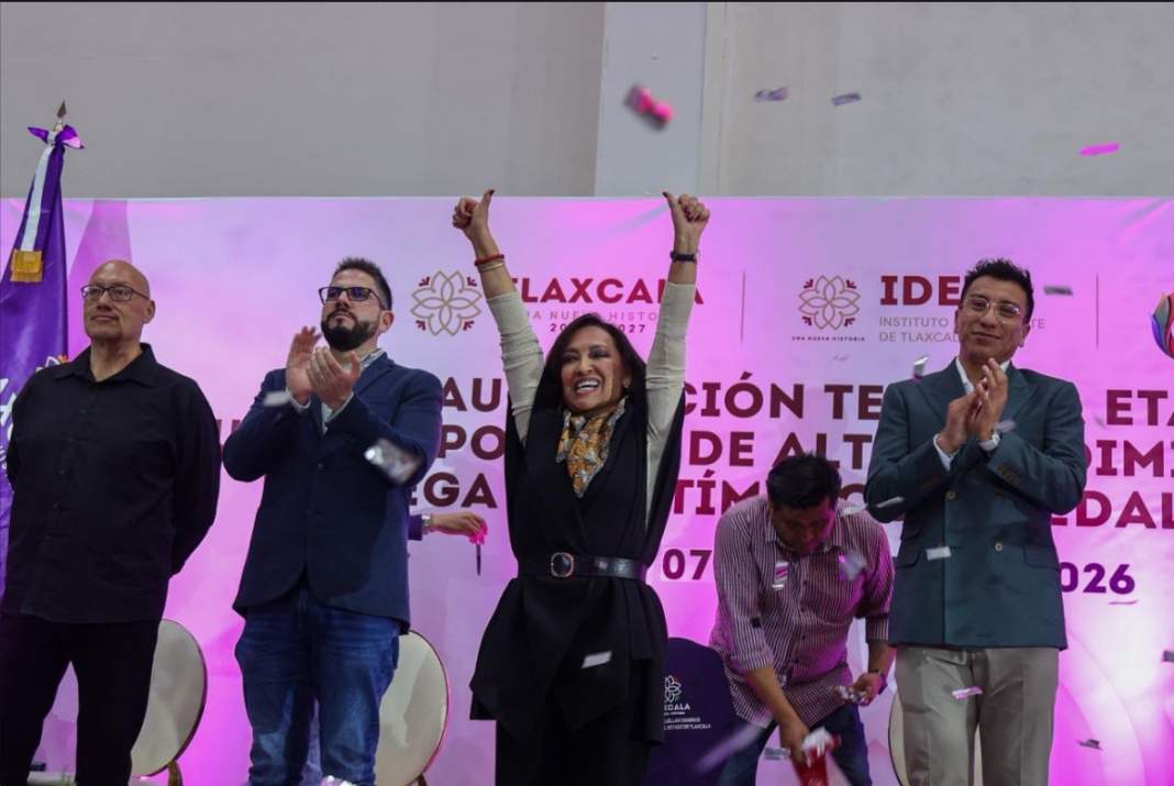Gobernadora inaugura la Ciudad Deportiva y reconoce a atletas de Tlaxcala.