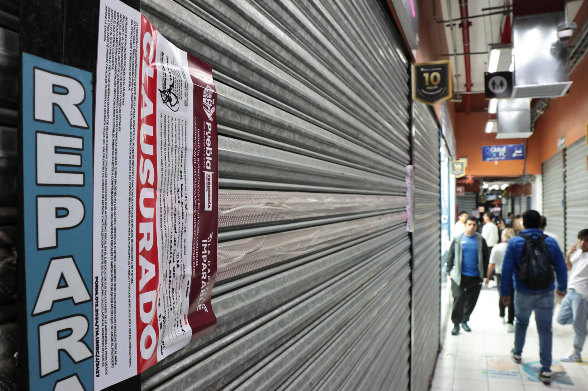 Clausuran seis locales en la Plaza de la Tecnología durante operativo de supervisión