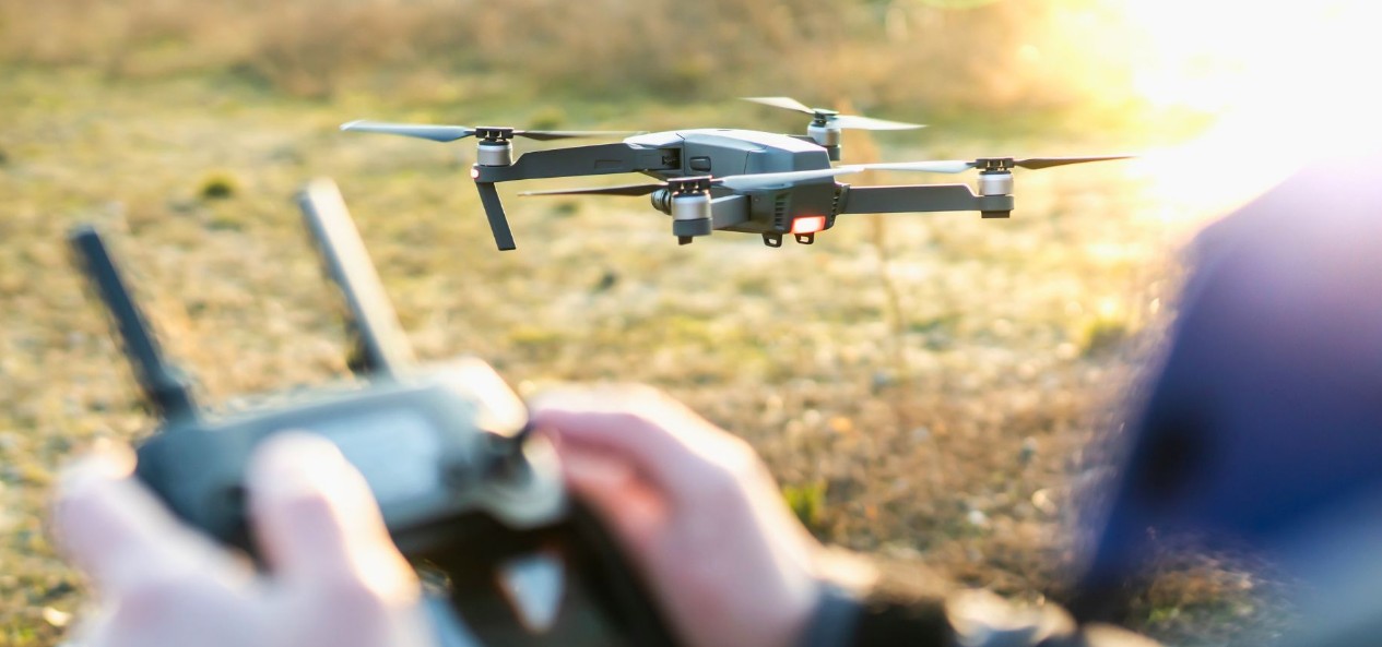 Sistema de vigilancia antidrones durante un evento deportivo.