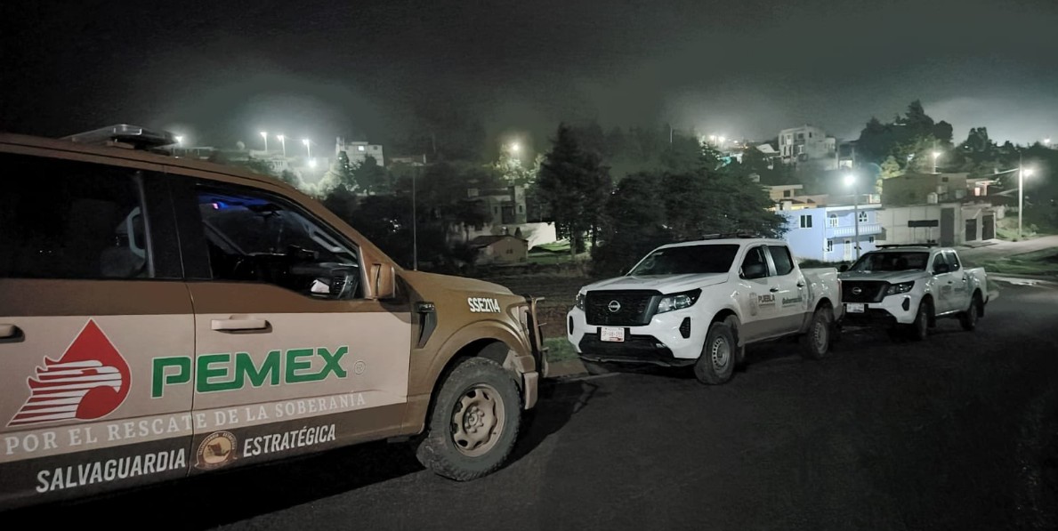 Personal de emergencia atiende fuga de gas en Tlalancaleca.