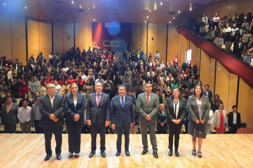 Conferencia sobre inteligencia artificial en la UATx.