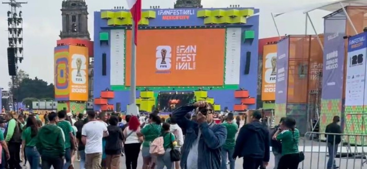 Aficionados reunidos en el Fan Fest del Zócalo durante el Mundial 2026.