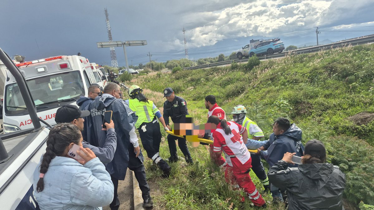 Joven resulta lesionado tras volcadura en el Libramiento al Aeropuerto, en Huejotzingo