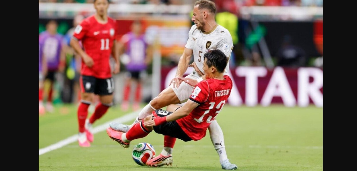 Jugadores de Corea del Sur celebran un gol ante República Checa.
