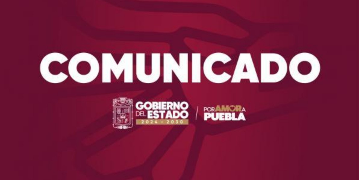 Estudiantes realizando trámite de inscripción en Puebla.